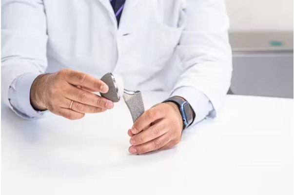 Keinonivelet voivat toimia huonommin naisilla - koska ne perustuvat miesanatomiaan. Kuva: Sylvie Pabion Martin/ Shutterstock.com